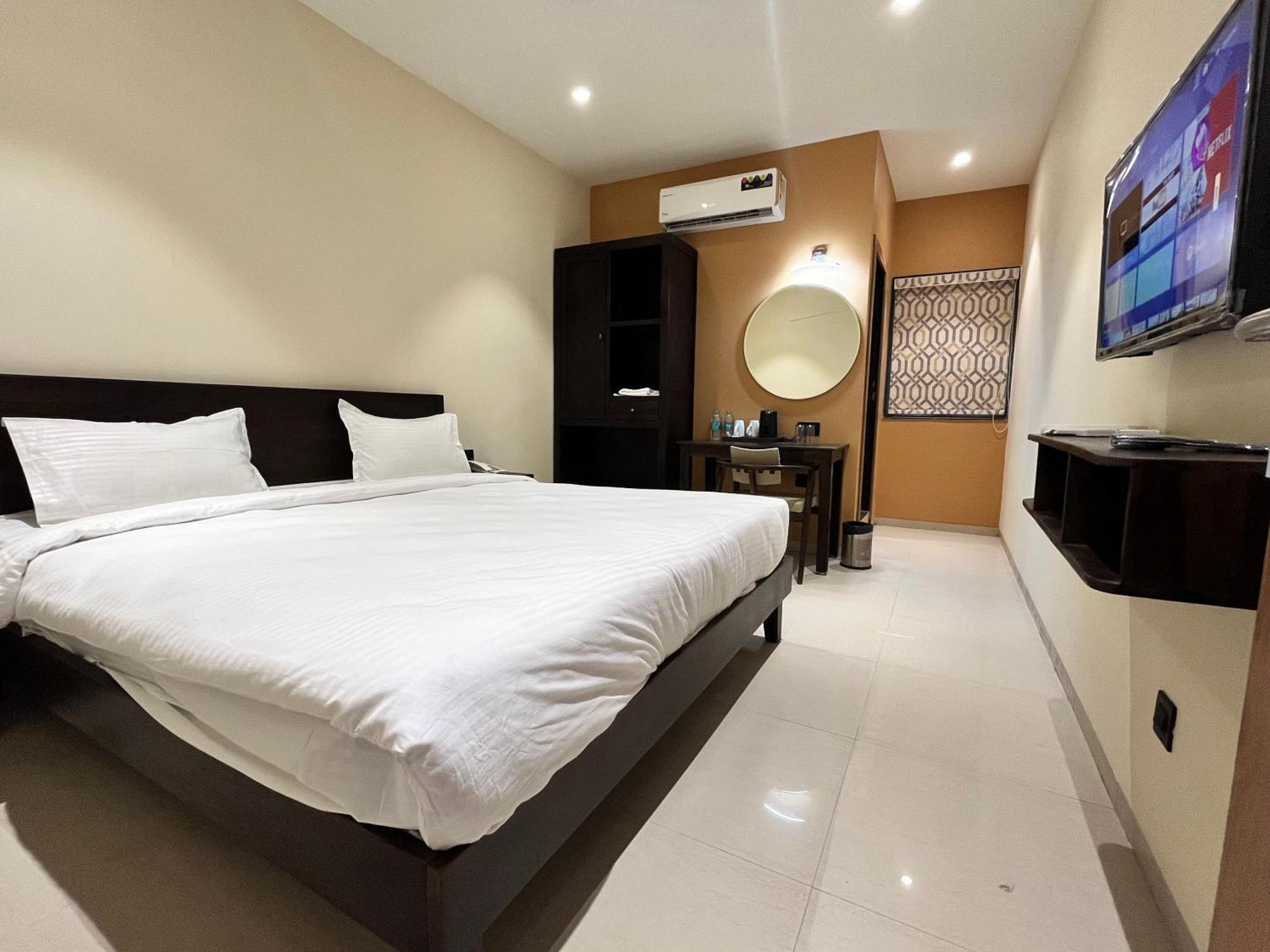 Hotel Avenue Plaza Mundra Zewnętrze zdjęcie